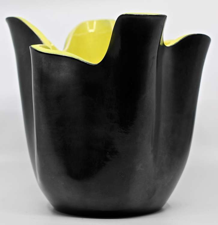 Fernand Elchinger - Vase de forme libre bicolore noir et jaune
