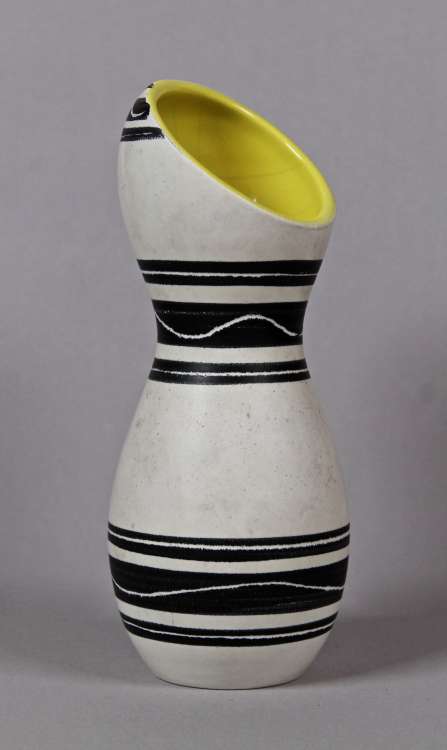 Fernand Elchinger - Vase double lobe à décor fantaisiste de bandes noirs sur fond blanc