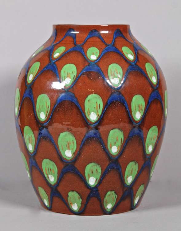 Léon Elchinger - Grand vase à décor de résilles bleues et plumes de paons verts