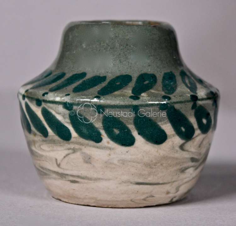 Léon Elchinger - Petit vase à décor d une frise de feuilles