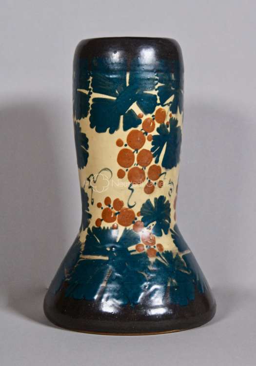 Léon Elchinger - Vase à col long et à décor de pampre de vigne