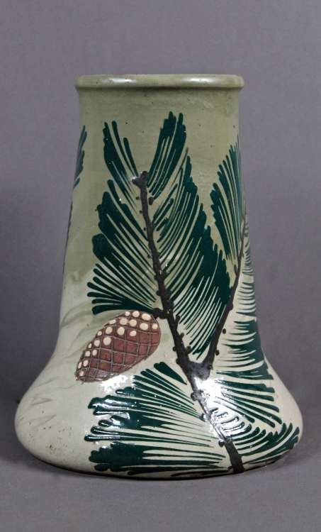 Léon Elchinger - Vase à décor de branches, d aiguilles et pommes de pin