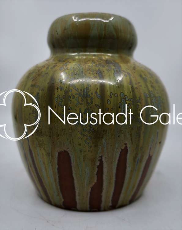 Léon Elchinger - Vase à décor de coulures vertes sur fond brun