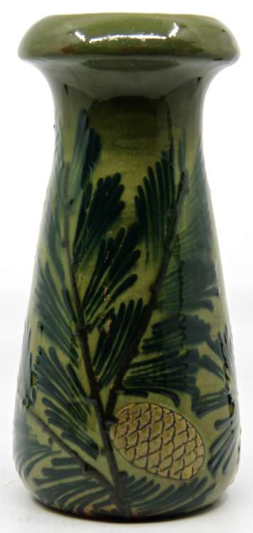 Léon Elchinger - Vase à décor de pommes de pins sur fond vert