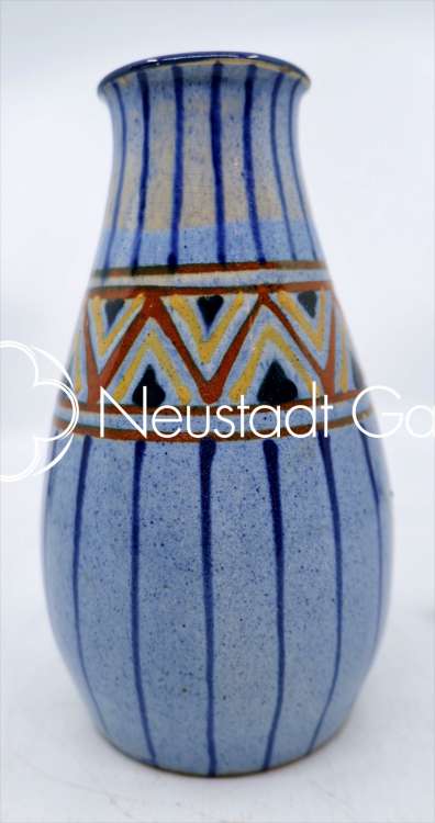 Léon Elchinger - Vase à décor de rayures et triangles sur fond bleu