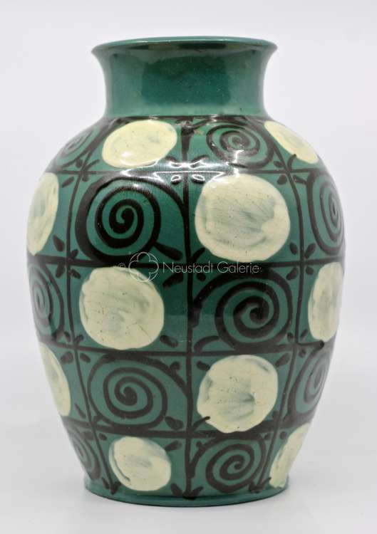 Léon Elchinger - Vase à décorde spirales et ronds blancs sur fond vert
