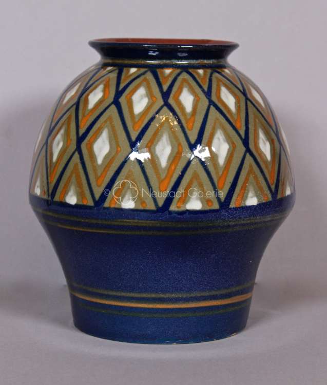 Léon Elchinger - Vase à double corps, à décor de résille bleu, losanges oranges sur fond bleu