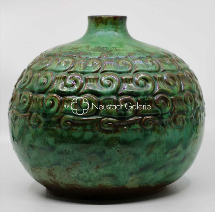Léon Elchinger - Vase boule à décor de frises et de dégradés de vert