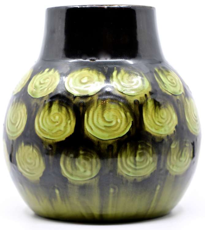 Léon Elchinger - Vase boule à décor de spirales vertes sur fond noir