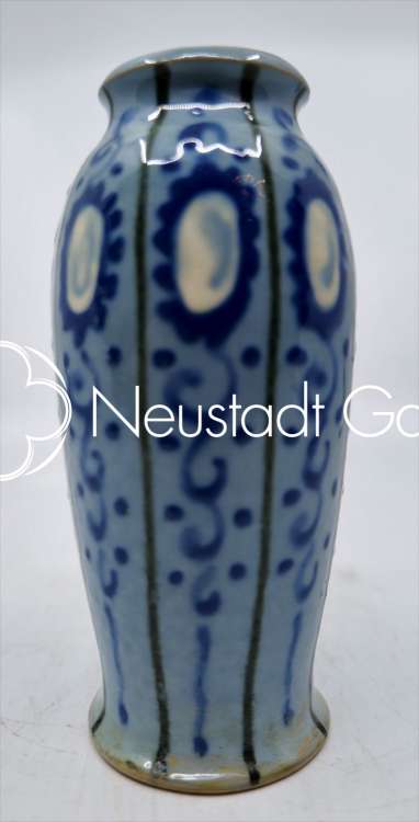 Léon Elchinger - Vase col élancé à décor de lignes noirs et ovales blancs à encadrement bleu