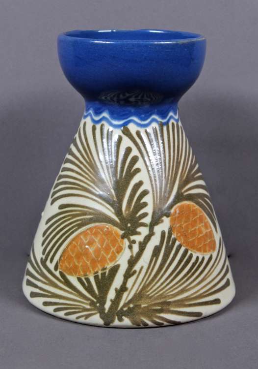 Léon Elchinger - Vase conique à décor de pommes de pins