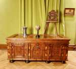 Coffre renaissance 1636 Pin Arolle, placage d’érable, de noyer et d’if. - Villa Ficker à Strasbourg (vue d ensemble). Travail autrichien ou suisse du XVIIe siècle