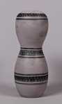 Fernand Elchinger - Vase double lobe à décor fantaisiste de bandes noirs sur fond gris. Fernand Elchinger
