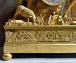 Grande pendule Empire Orphée charmant les animaux Bronze doré - vers 1805 / 1808.
