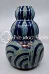 Léon ELCHINGER Grand vase à fond bleu et à décor à larges coups de pinceaux de couleur grise, cercles oranges et points blancs céramique, hauteur 30cm - vers 1920. Léon Elchinger