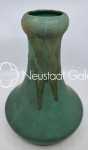 Léon ELCHINGER Vase à col élancé à coulures vertes céramique, Hauteur : 27,5cm - vers 1900. Léon Elchinger