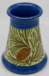 Léon ELCHINGER Vase à décor de pommes de pins vers 1900 - 1919. Léon Elchinger
