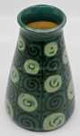 Léon Elchinger Vase à décor de spirales blanches et noirs sur fond vert vers 1900 - 1919. Léon Elchinger