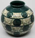Léon ELCHINGER Vase à décor de spirales vertes céramique - vers 1920 / 1934. Léon Elchinger