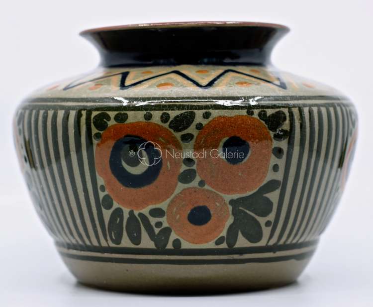 Léon Elchinger - Vase à décor géométrique et fleurs oranges