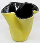 Fernand ELCHINGER Vase de forme libre bicolore noir et jaune céramique années 50.  Elchinger Cie